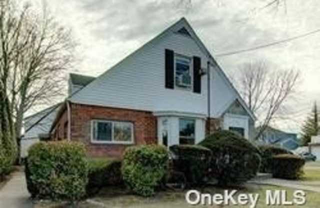 290 Locust Street