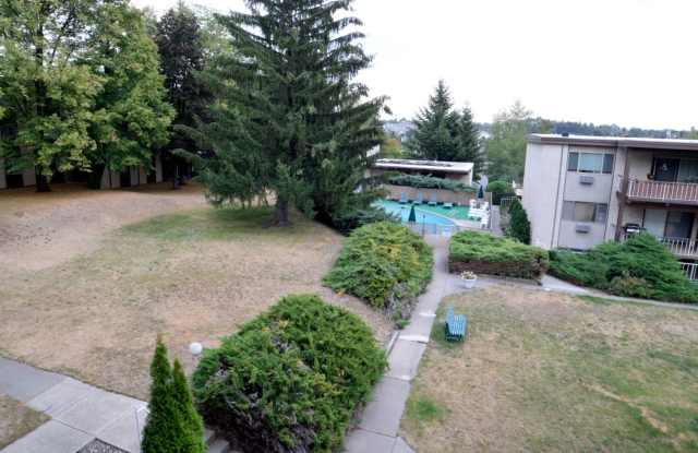 2 bedroom, 1 bath condo on Military Hill with a pool!