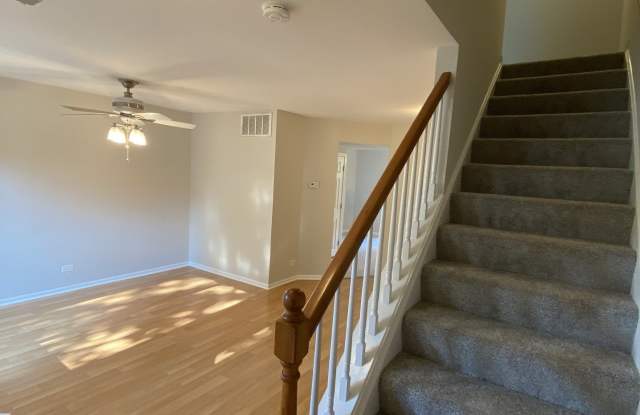 2663 Prairieview Lane S