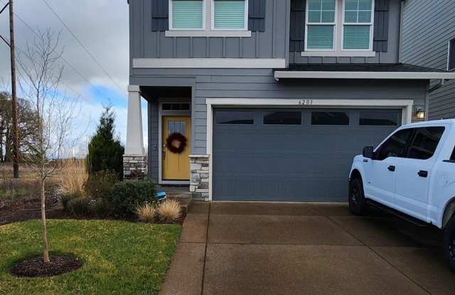 Photo of 3 bedroom 2.5 bath home in Albany; convenient commuting location to Salem, Lebanon, Corvallis