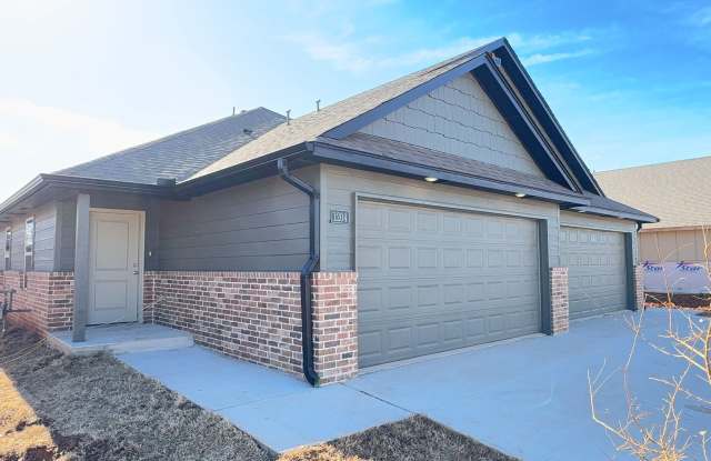Welcome to Brand New Masonwood featuring this 3 Bedroom 2 Bath 2 Car Garage Duplex in a Great location close to the Broadway Extension and only 8 minutes from downtown OKC