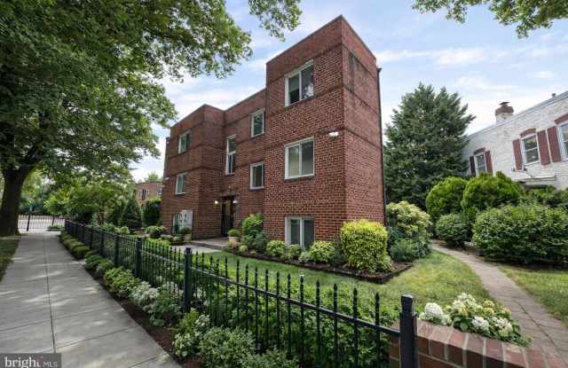 500 17TH Street NE unit: 6