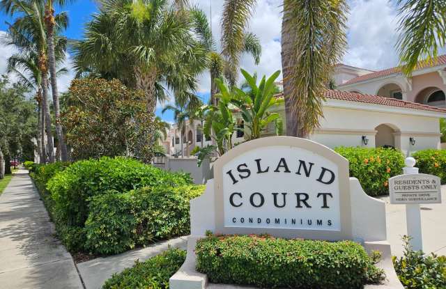 Seasonal Short-Term 2 Bedroom, 2.5 Bath Multi-Level Condo with Balcony and Patio located on Venice Island!