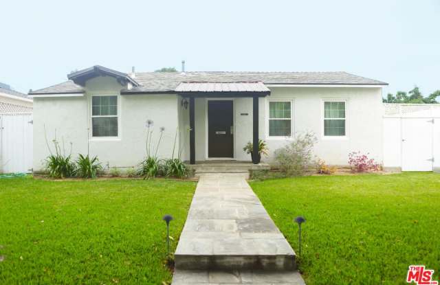 1106 Marine St