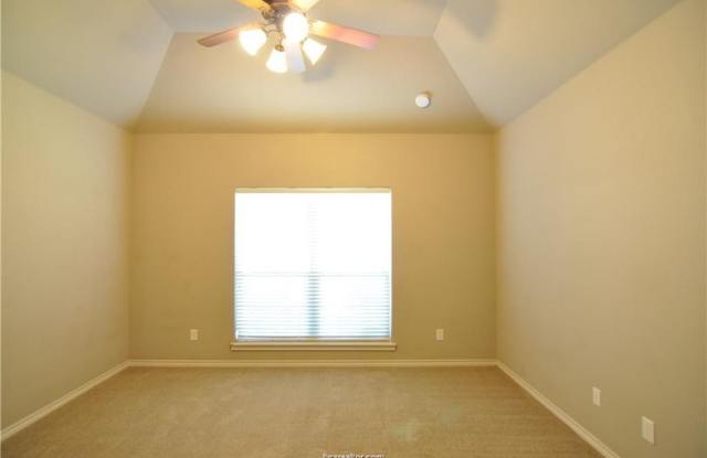 August 2026 Pre-Lease!! Spacious 4 Bed, 3 Bath with Covered Patio!