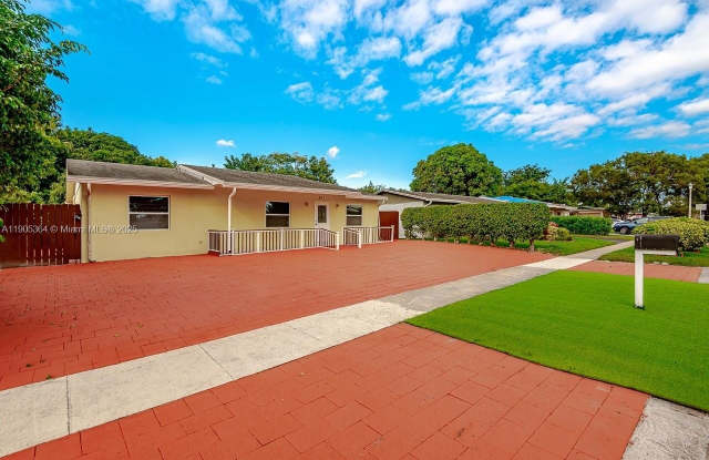 Photo of 401 SW 76th Ter