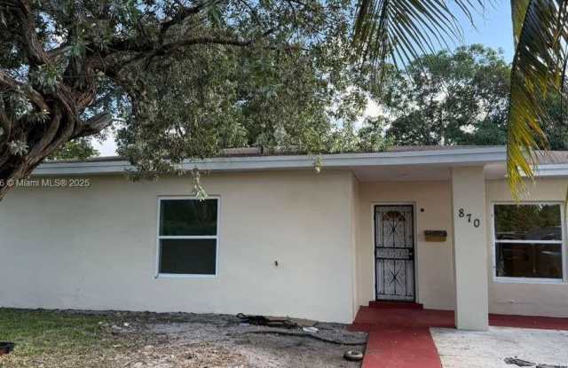 Photo of 870 NE 142nd St