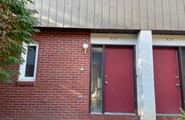 Biscayne/Sarasota 2 Bedroom Townhome on W. College Ave.