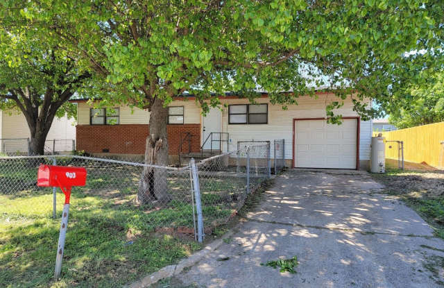 Updated home close to Walmart - 903 Southwest 36th Street, Lawton, OK 73505