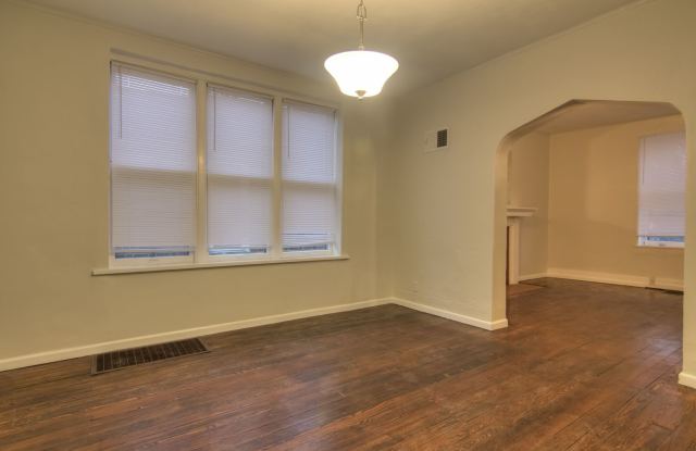 Great updated 2 bedroom 1 bath unit with great layout only available for move in October 10th!