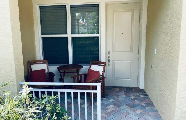 Boca Raton Furnished 3 bed 2.5 Bath Townhouse, Gated community