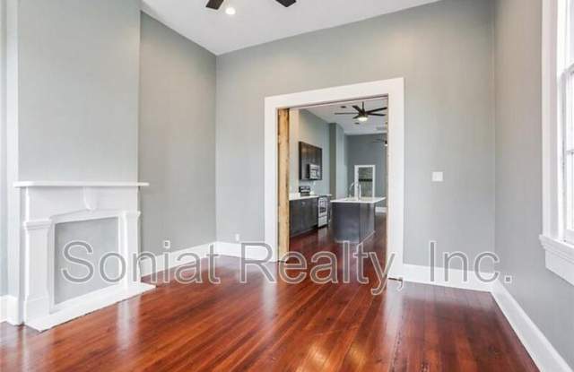 2503 Burgundy Street