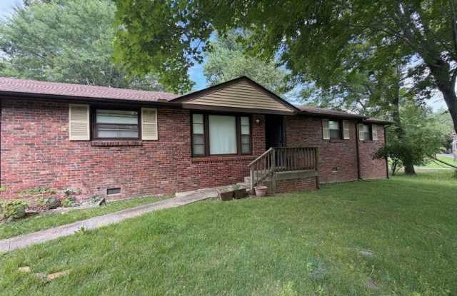4 Bedroom Dog Friendly Home For Rent Near Post!