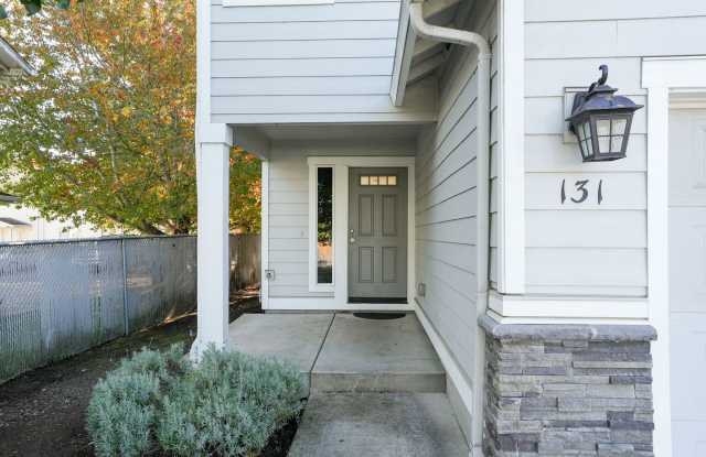 MOVE IN SPECIAL: HALF OFF FIRST MONTH'S RENT! 4 Bedroom 2.5 bath Duplex