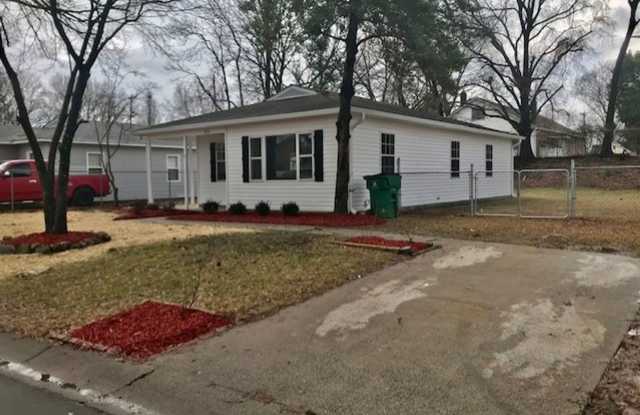 Must see this Adorable 3 bedroom 1 bath home in a Cu Da Sac. Conveniently close to Uptown, NODA, and Southend