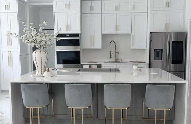 3158 SW Martin Street