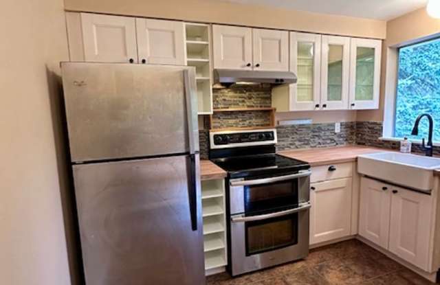 4 bedroom home - Fenced backyard