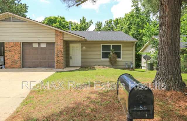 205 White Oak Dr NE