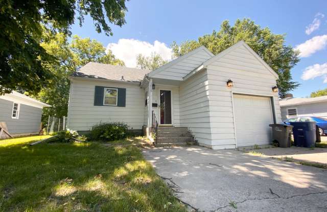 Super Cute 4 Bedroom Single Family Home - 1015 9th Street South, Moorhead, MN 56560