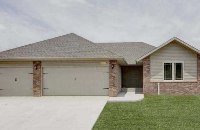 4 Bedroom Rental Home in Springfield!