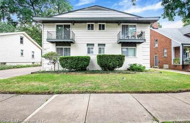 Photo of 525 E WOODLAND