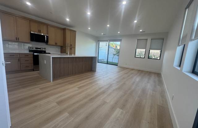 4670 Lakeview Avenue