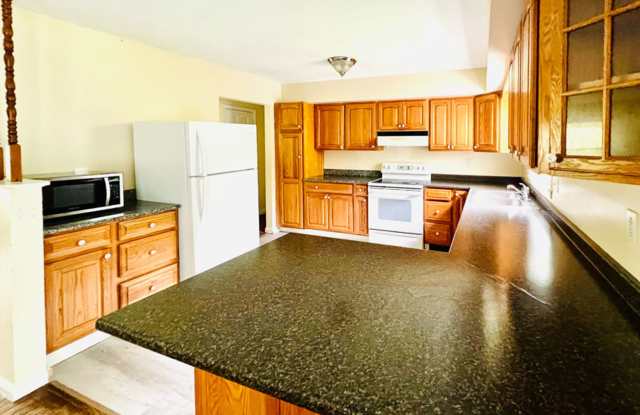 Spacious 5-Bedroom, 1.75 Bathroom Home in a Prime Location (58 East Terrace)