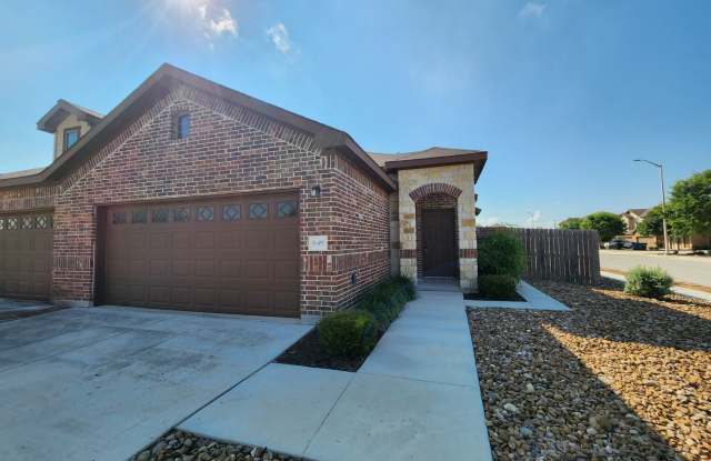 No Carpet / Xeriscape Front Yard / Fenced in Yard / CISD - 649 Creekside Circle, New Braunfels, TX 78130