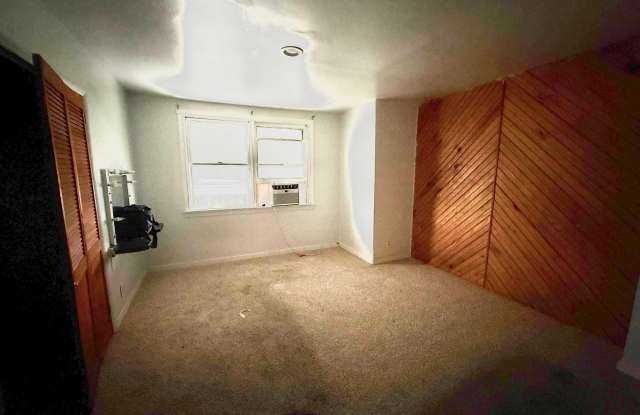 2553 S CARROLL Street