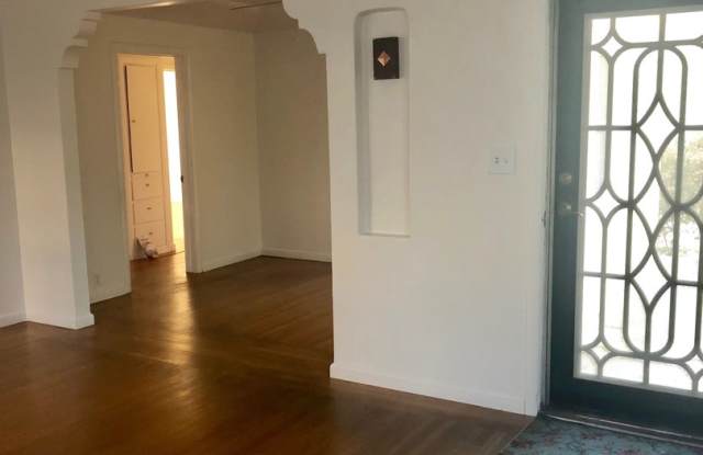 Tahoe Park Cutie! - JUST REDUCED