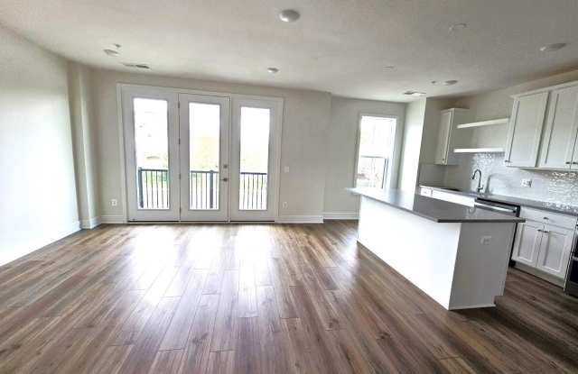 43400 FARRINGDON SQUARE