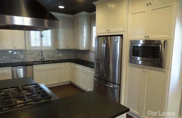 1614 Dilworth Road E