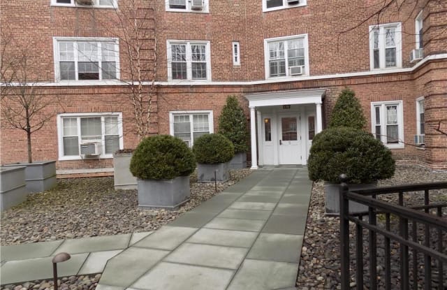 5 Midland Gardens - 5 Midland Gdns, Bronxville, NY 10708