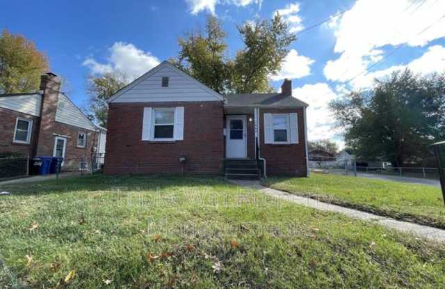 1004 N New Florissant Rd