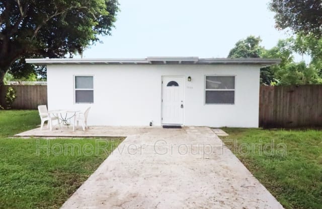 1040 NW 141st St - 1040 Northwest 141st Street, Golden Glades, FL 33168