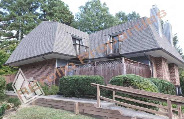 Beautiful 2 bedroom 2.5 bath Condo w/ Reserved Parking Space @ Finley Forest, Chapel Hill, Available Now!