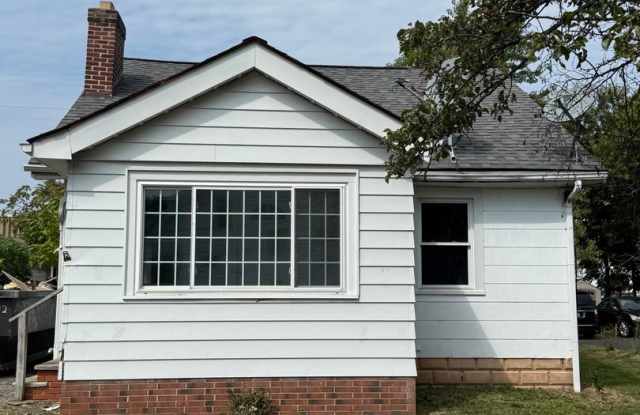 Photo of 3bd Single Euclid Cash Pay/Lifetime Eden