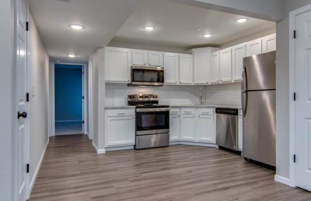 Photo of 1130 W. 11th St. - B1