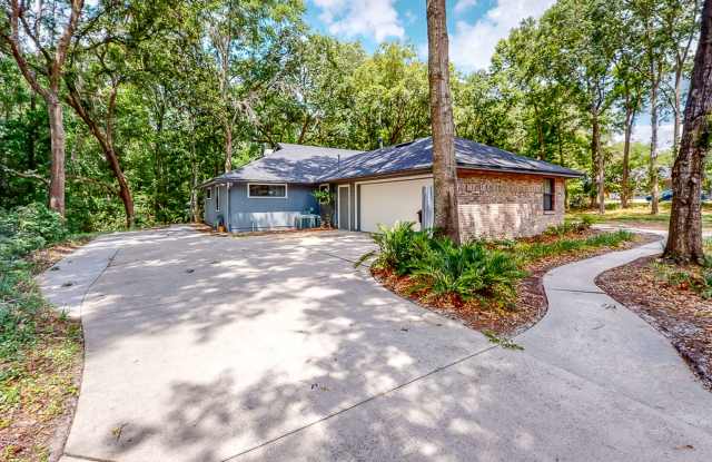 LOOK! Park Avenue- 4 Bedroom/3 Bath - BEAUTIFUL!