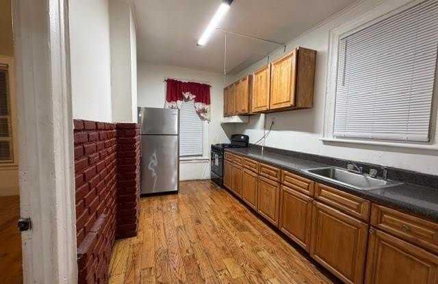 Photo of 1111 Quincy Avenue unit: 2Fl