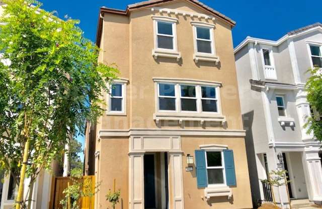 Photo of Beautiful tri-level 3 Bd/2.5 Ba, 2000 sf single-family house in Pleasant Hill available December 1st for lease very close to Pleasant Hill BART!!!