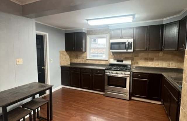 1112 East Colvin Street - Rm 1