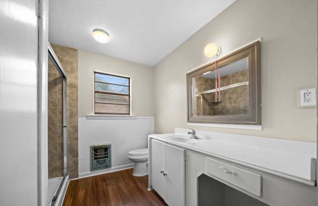 1522 North Ross Avenue