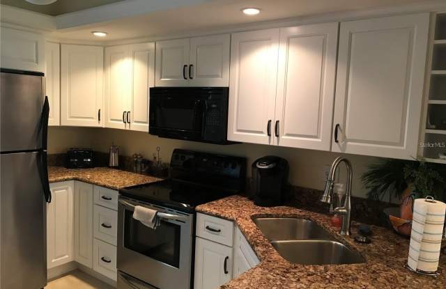 10380 CARROLLWOOD LANE