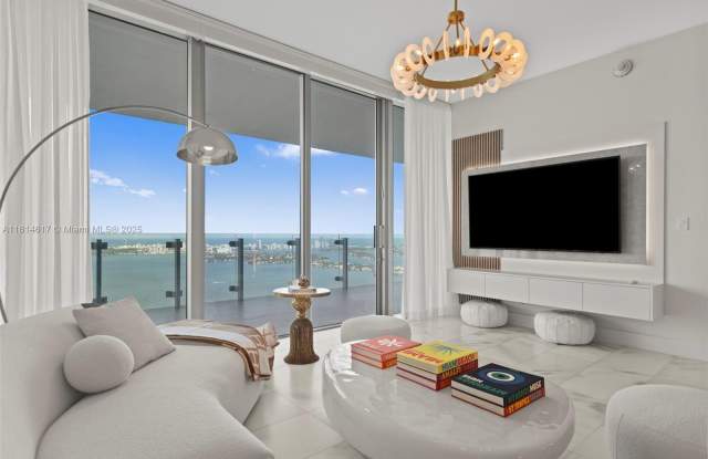 Photo of 700 NE 26 Ter