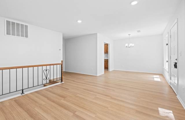 Welcome home! Bella Vista Gem on Mellor Ln.