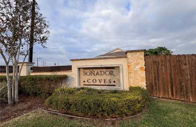 1306 E Sonador Drive S