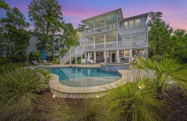 Stunning executive home in Park West with pool and dock - Toomer Creek