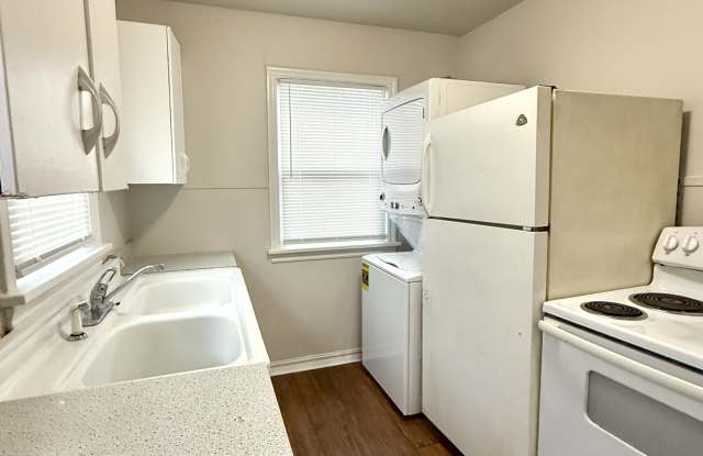 33 8th Avenue Northwest