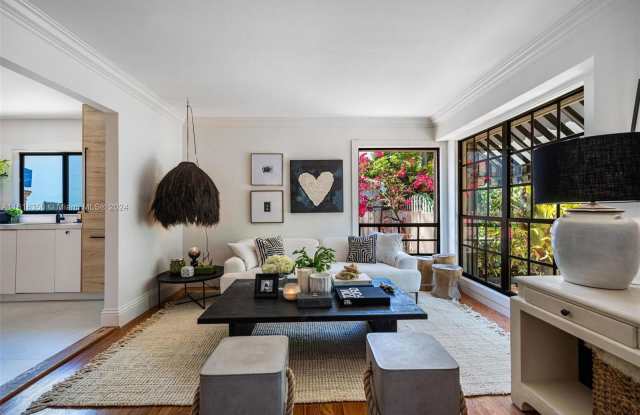 Photo of 4108 Southwest 62nd Avenue